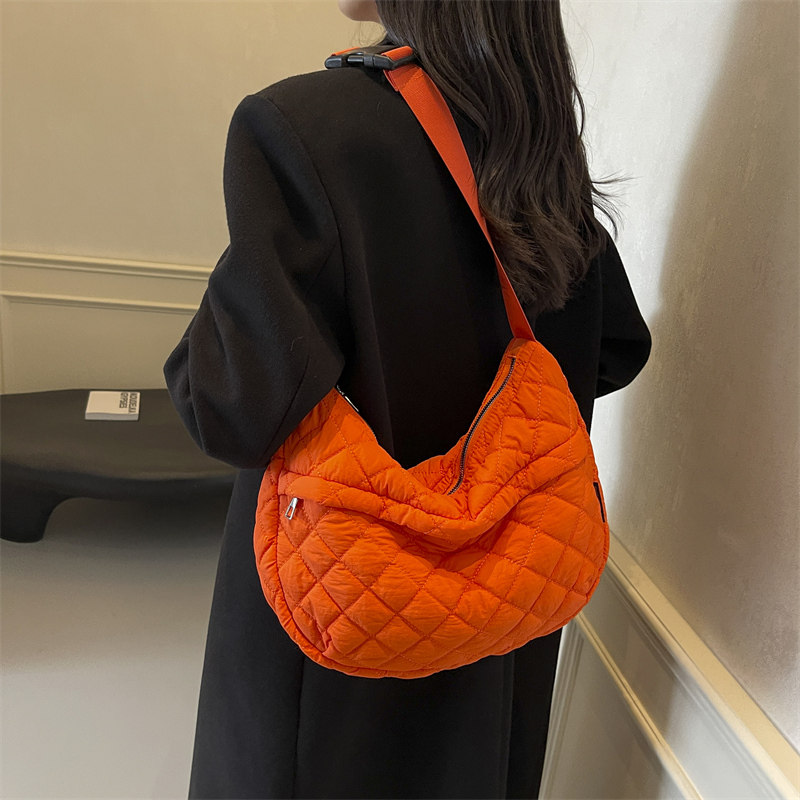 斜挎饺子包女充棉菱格多功能单肩包正流行小个子高级感休闲女布包,箱包皮具/热销女包/男包,通用款女包,淘宝优惠券,粉丝福利购,淘宝优惠卷