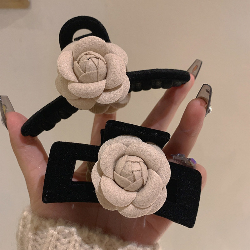 山茶花抓夹~黑色丝绒复古小香风立体优雅后脑勺鲨鱼夹法式发夹