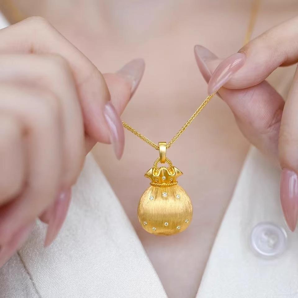 黄金色点钻拉丝小福袋项链