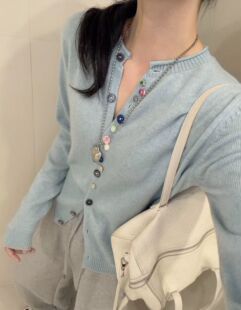 韩国东大门女装2026新款百搭显瘦v领彩色纽扣长袖针织衫