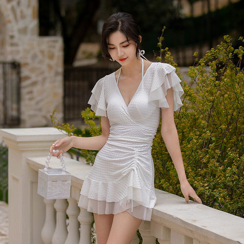 泳衣女高级感2025新款连体裙式遮肚显瘦性感保守聚拢温泉度假泳装