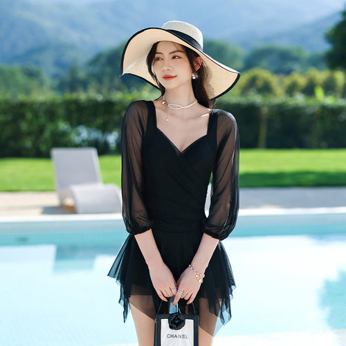 温泉泳衣女新款连体韩国ins仙女范保守遮肚显瘦度假泳装女高级感