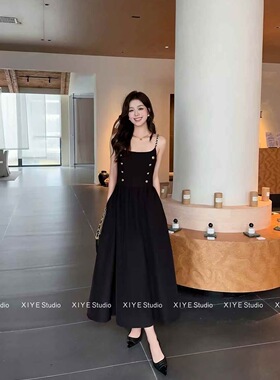 高级感千金风吊带连衣裙女2025新款秋显瘦赫本风黑色吊带裙