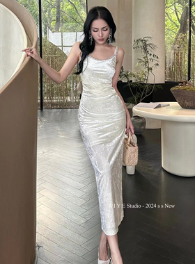 黑色钻石闪闪修身性感吊带丝绒连衣裙女高级感生日宴会晚会小礼服