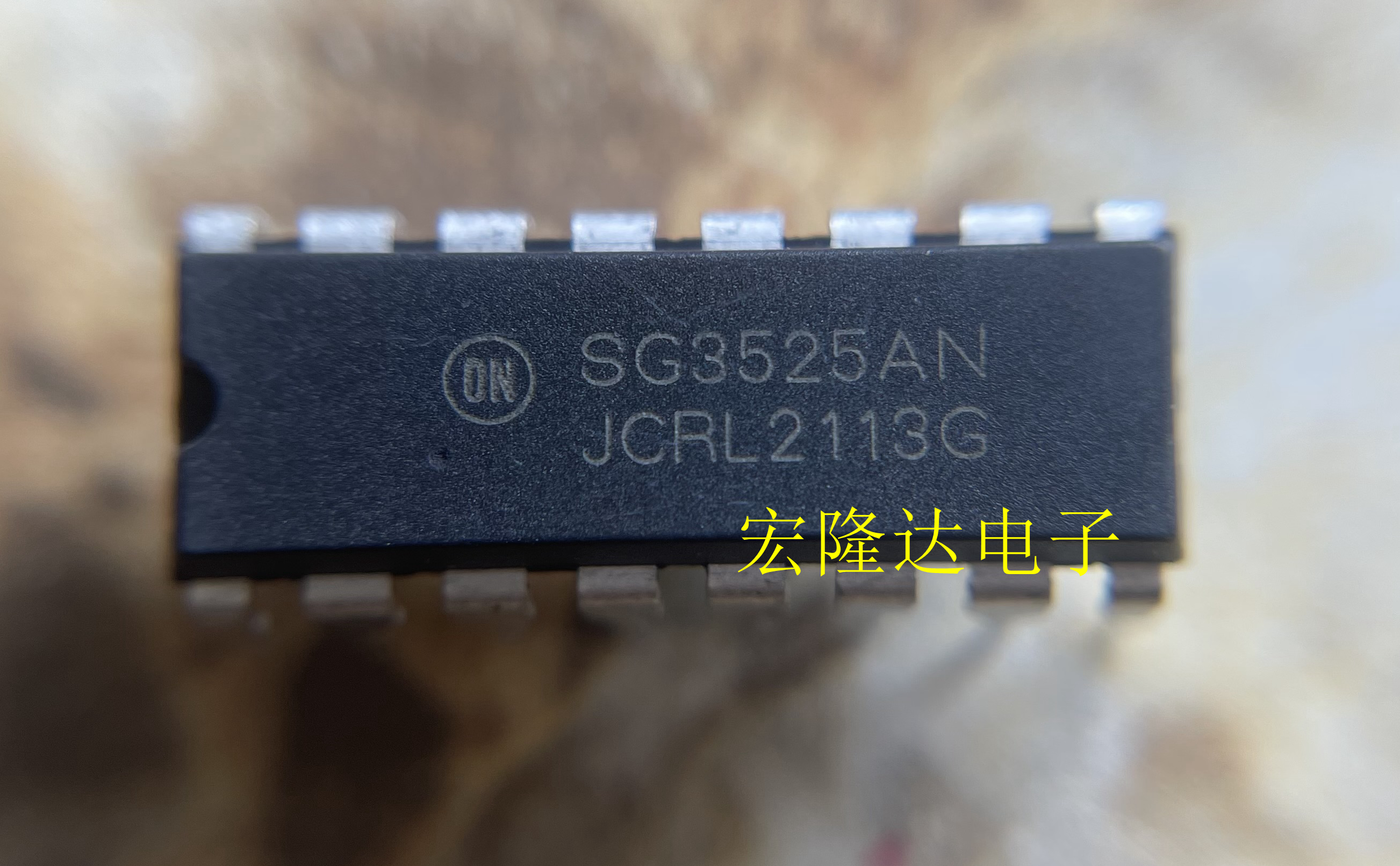 SG3525AN 开关控制器 SG3525ANG 直插DIP16 现货 进口原装