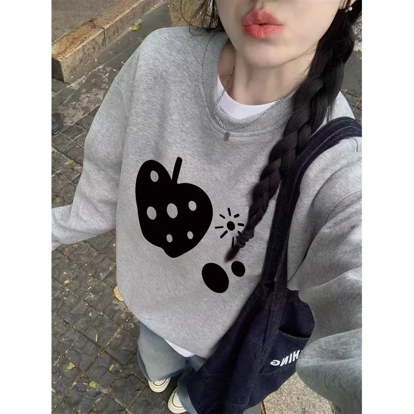 复古灰色宽松圆领卫衣女美式可爱苹果印花长袖慵懒风通勤韩版上衣