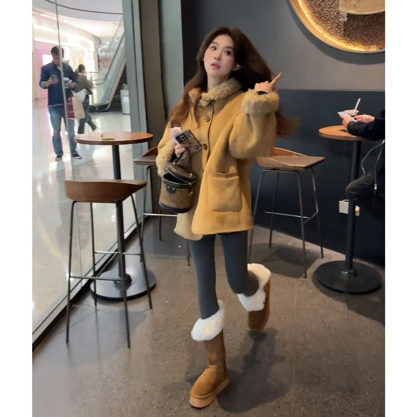 巨好看的厚外套两穿皮毛一体羊羔毛机车服女冬季宽松加厚百搭上衣