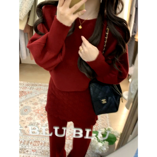 韩系高级感穿搭2025超火冬装一整套红色系针织衫屁帘裤休闲两件套