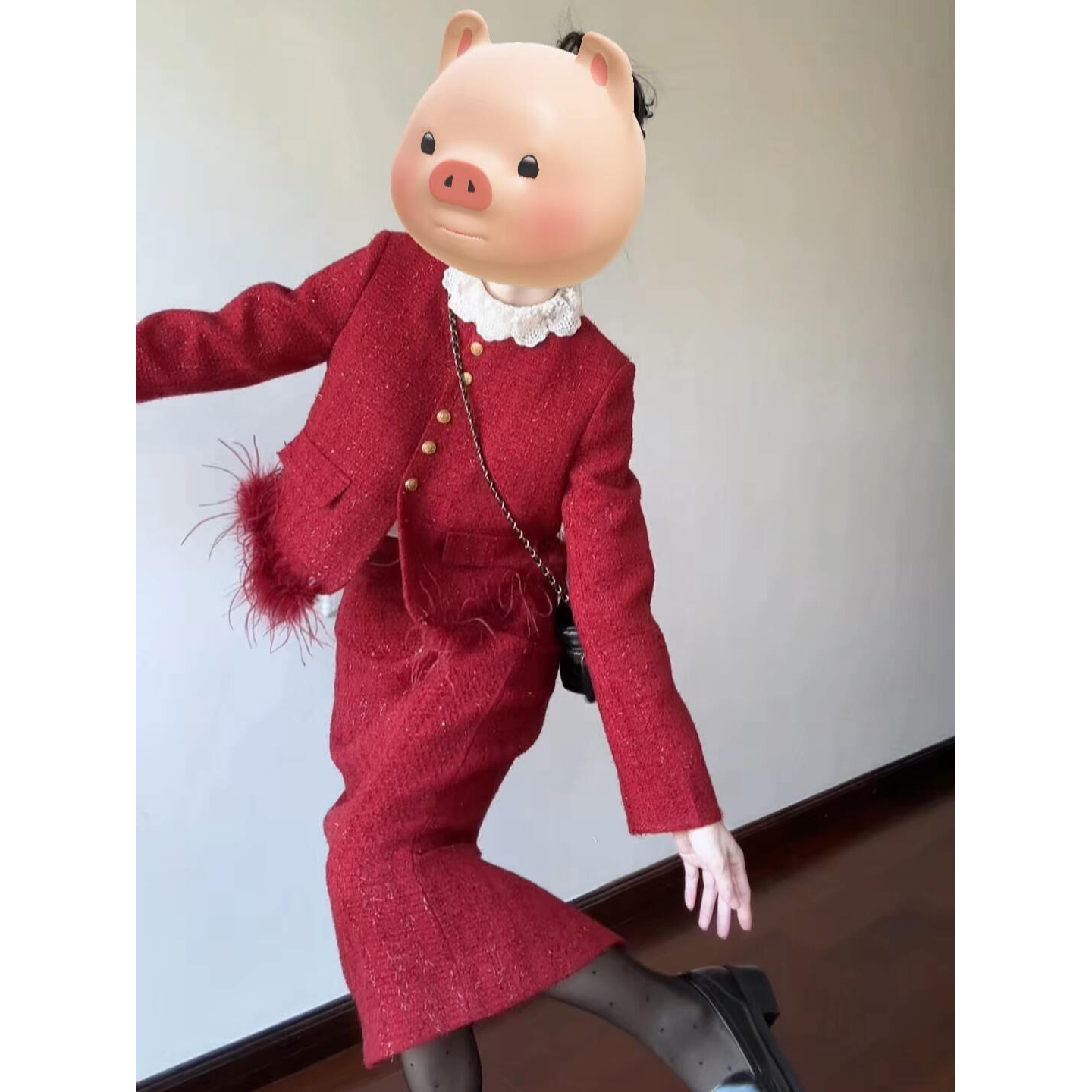 巨好看的红色羽绒外套半身裙套装