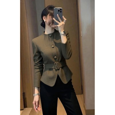 今年流行的厚外套小香风高级上衣