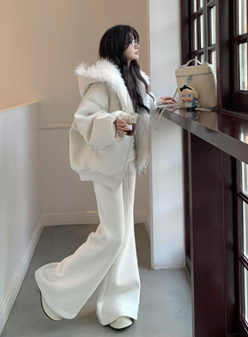 巨好看的白色休闲运动套装女秋冬高级感加绒毛领卫衣两件套小香风