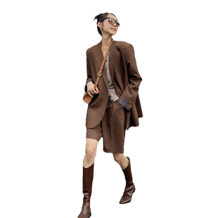 咖色职业西装套装女网红炸街通勤盐系穿搭小香风高级感西服短裤潮