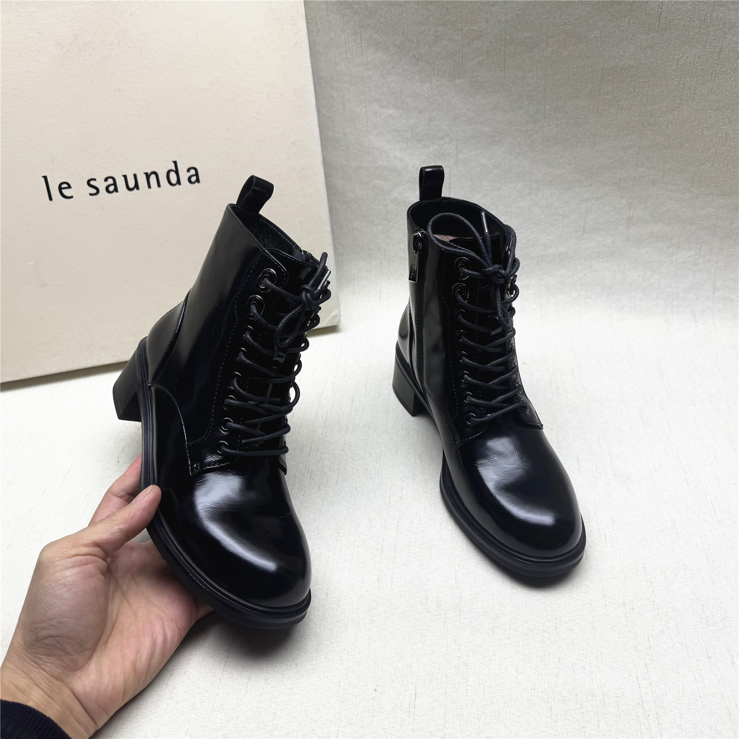 莱尔斯丹商场同款真皮瘦瘦马丁靴