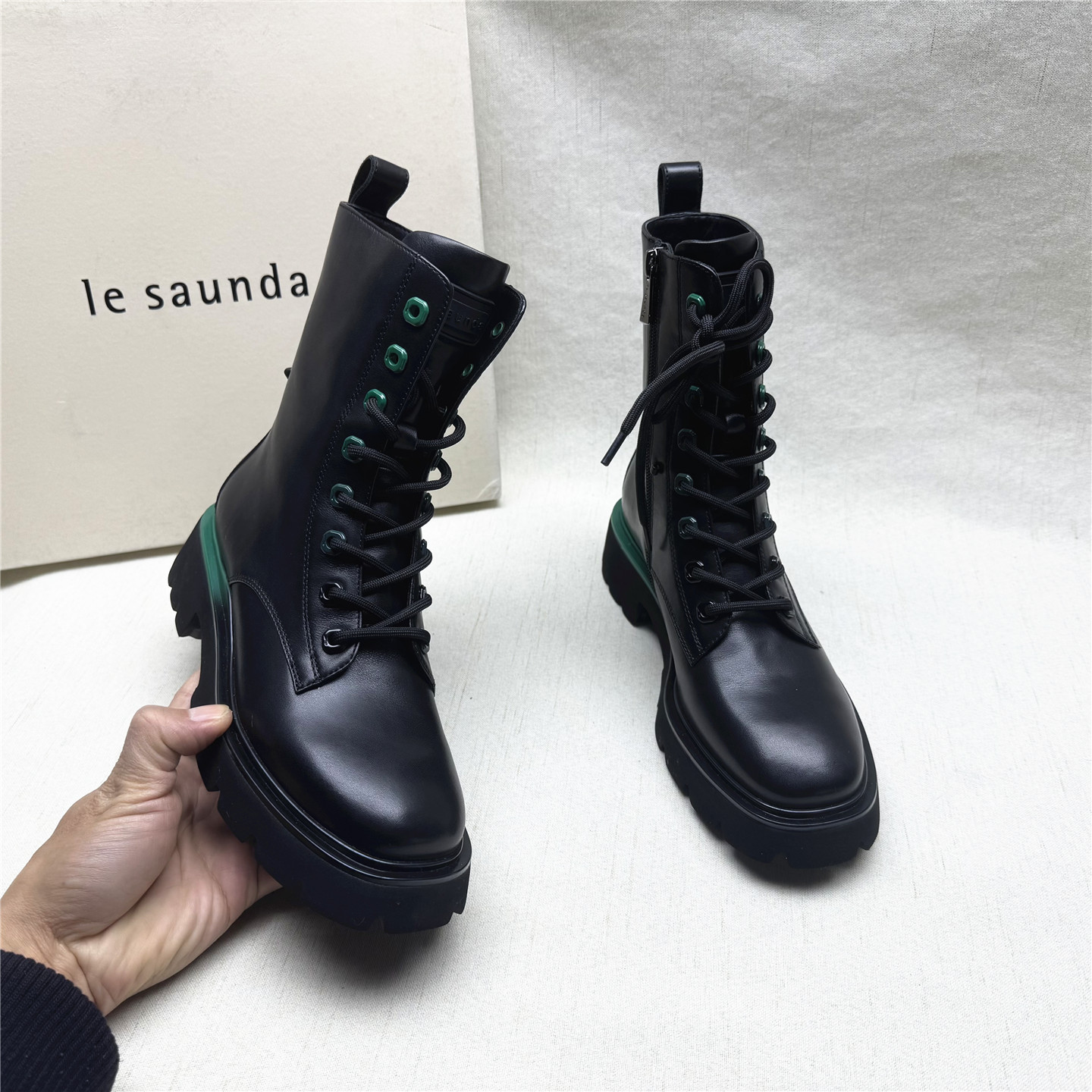 莱尔斯丹商场同款真皮马丁靴女