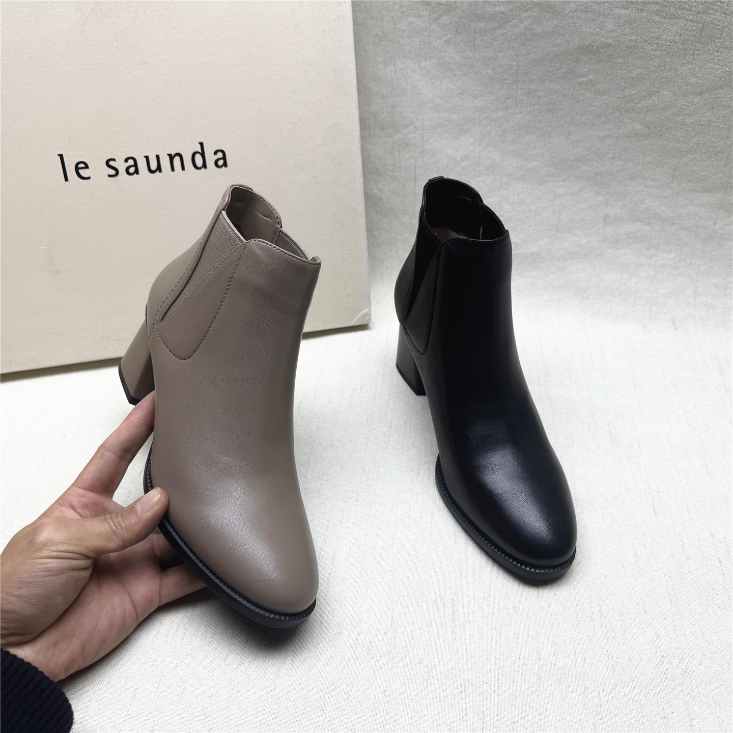 莱尔斯丹商场同款复古通勤时装靴