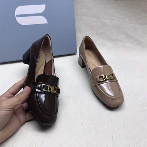 comely/康莉正品撤柜粗跟圆头舒适乐福鞋女新款牛漆皮一脚蹬单鞋