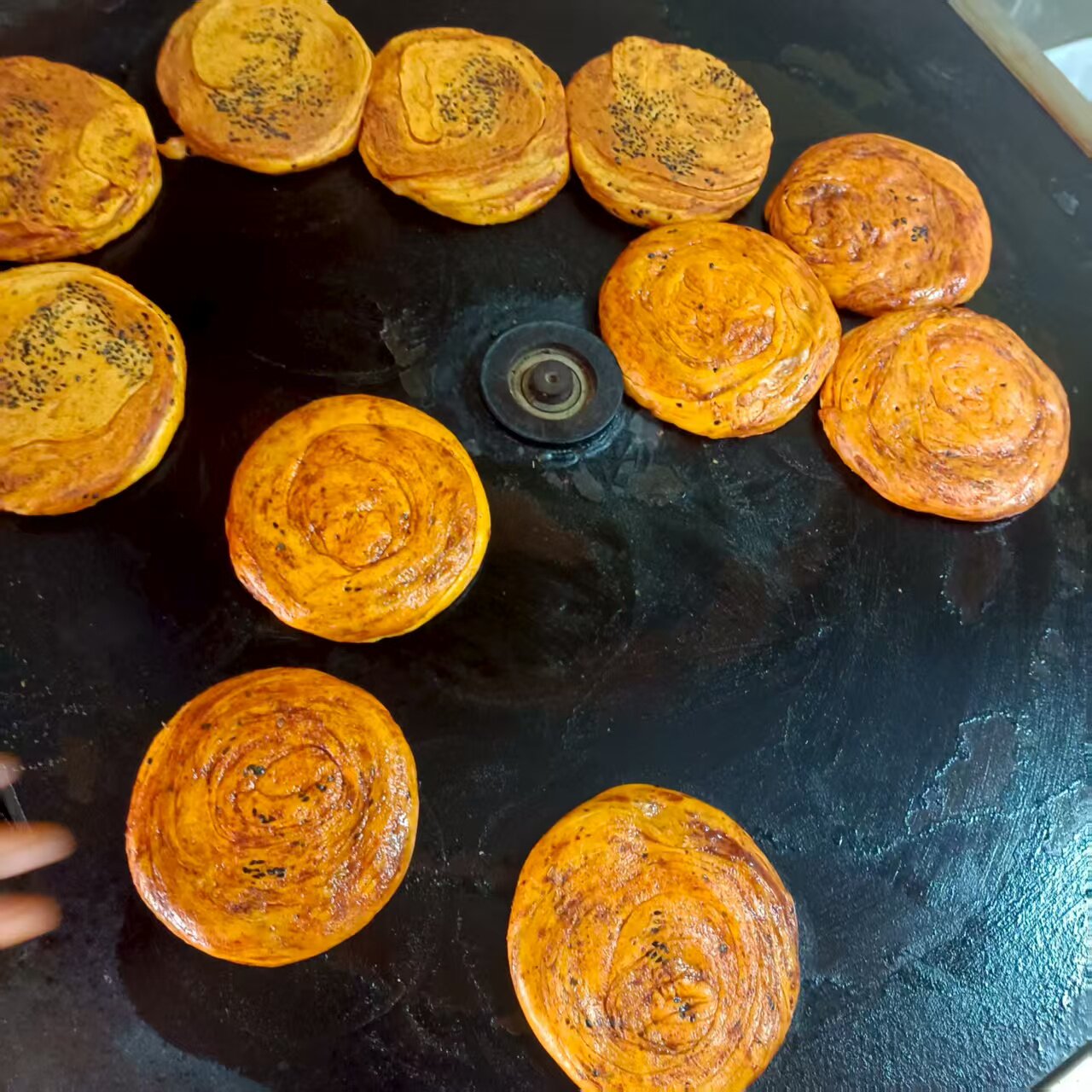 陕西西安麻辣烧饼纯手工火烧发面