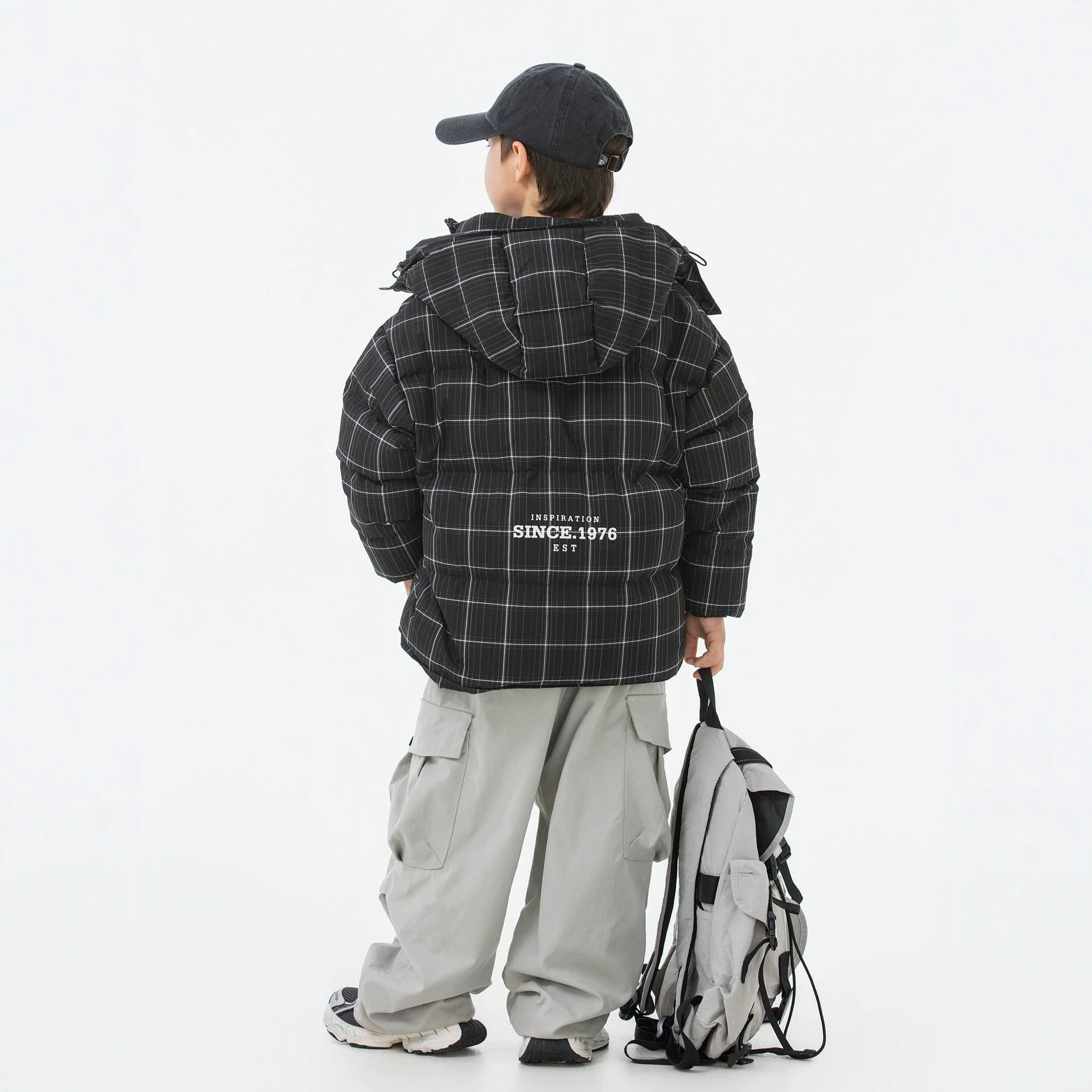波拉童装男童短款羽绒服2026冬装冬装中大童格纹加厚连帽保暖休闲