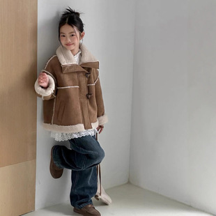 2025冬装波拉女童咖色复古牛角扣皮毛一体外套保暖立领加厚上衣
