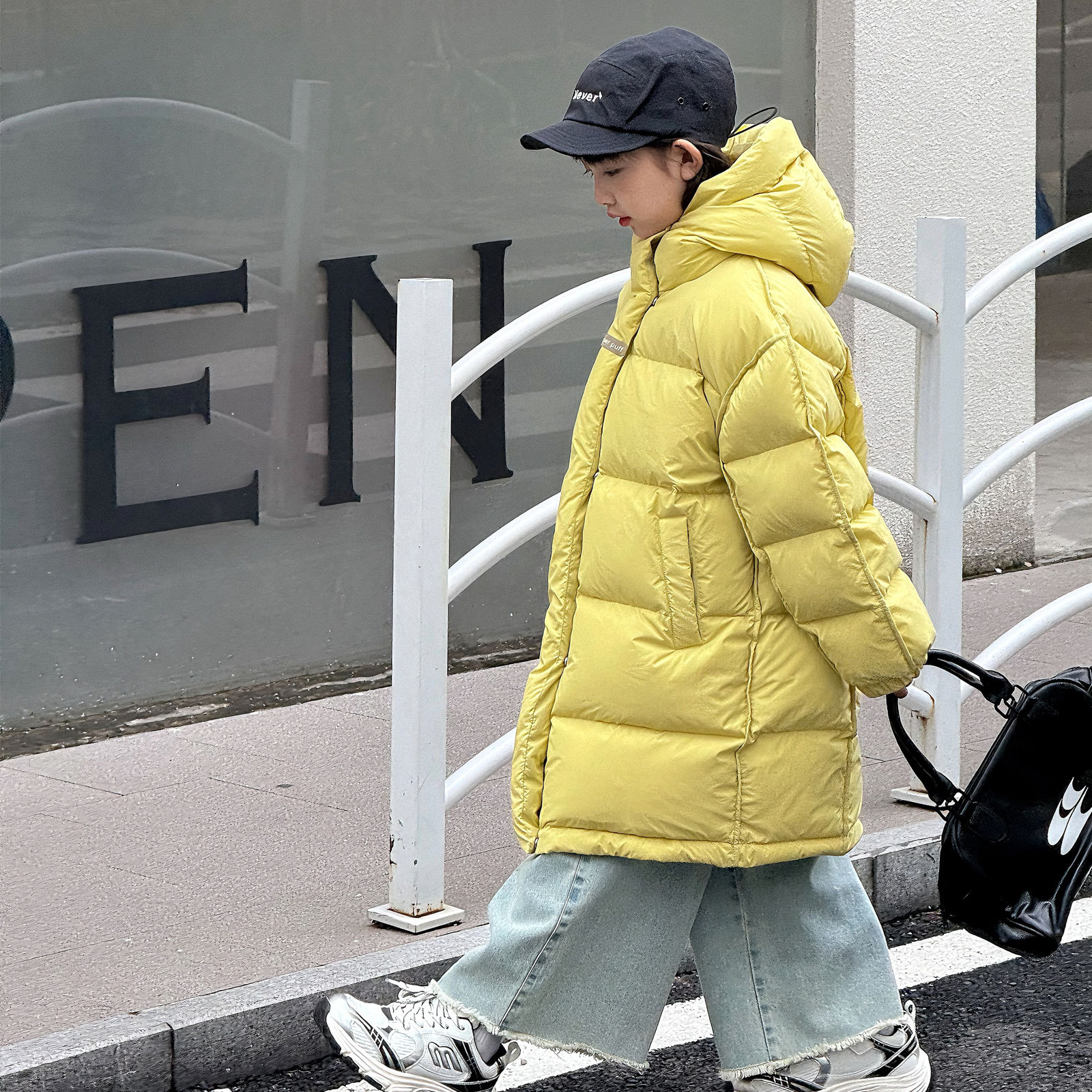 波拉童装儿童羽绒服冬季新款男童女童中长款加厚连帽白鸭绒洋气保