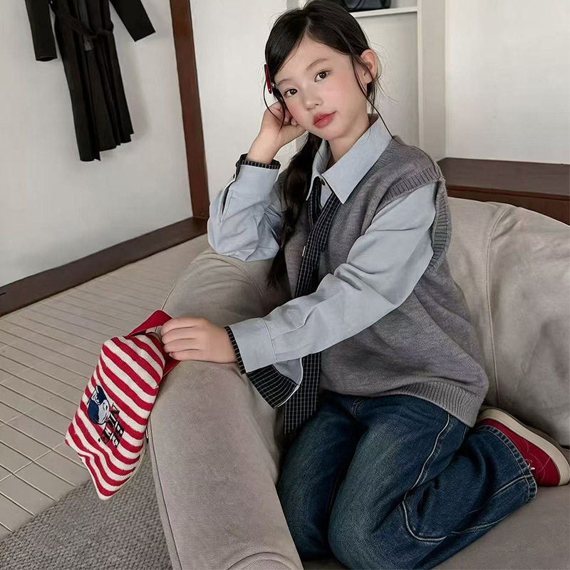 波拉童装女童牛仔裤学院风三件套2026秋装秋季中大童衬衫针织毛衣