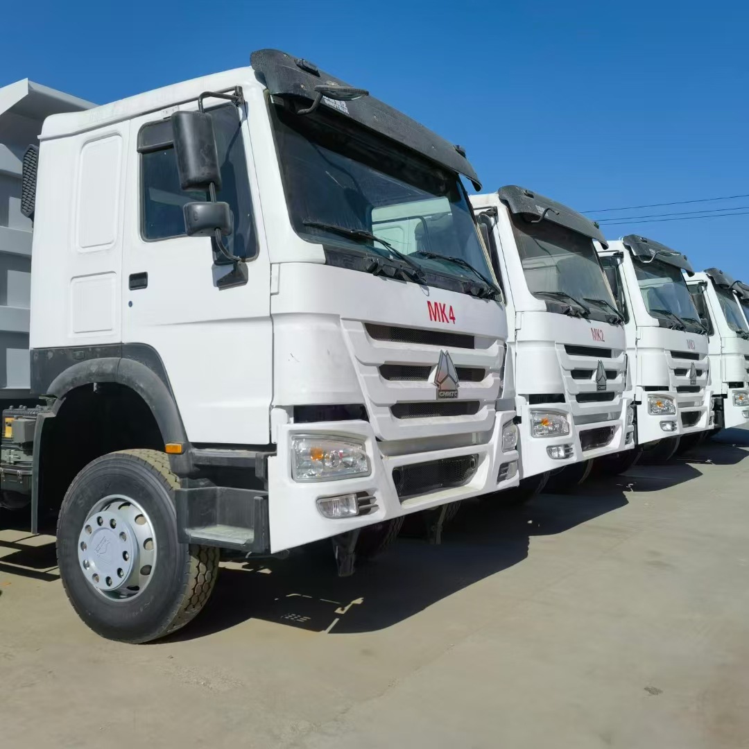 出口HOWO豪沃371马力自卸车牵引车头 前四后八自卸车图片