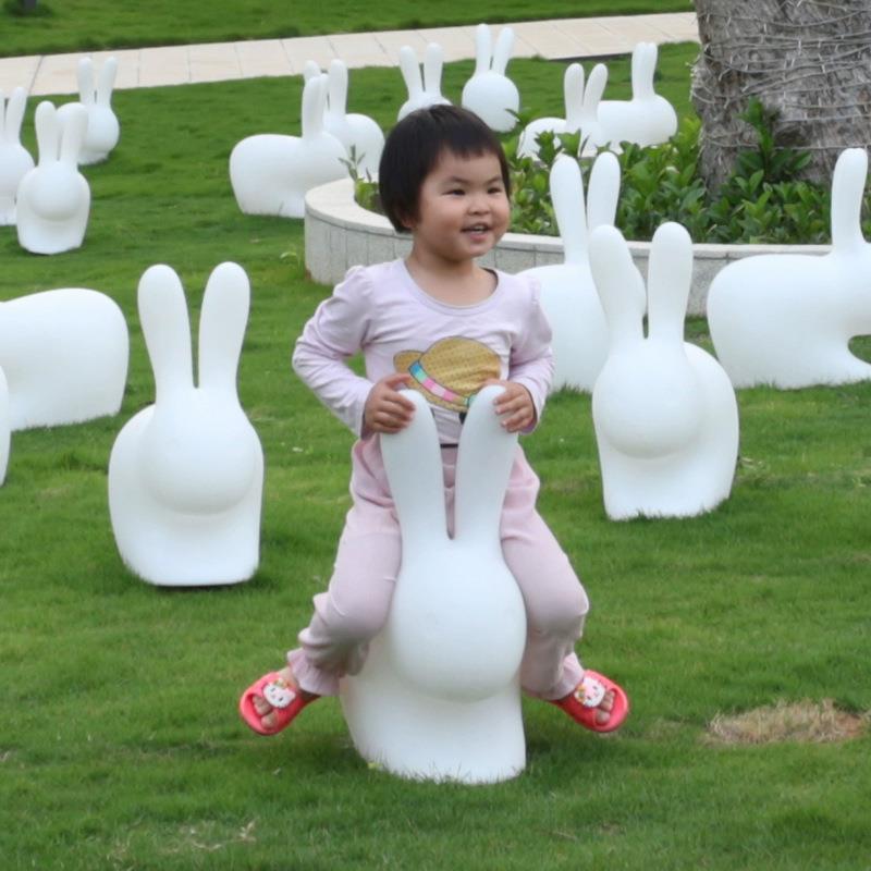 中秋玉兔户外兔子灯露台装饰庭院花园布置造景动物灯太阳能望月兔