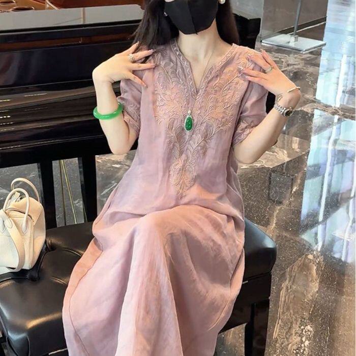 新中式刺绣v领苎麻连衣裙女短袖2025S夏宽松显瘦气质棉麻长裙子