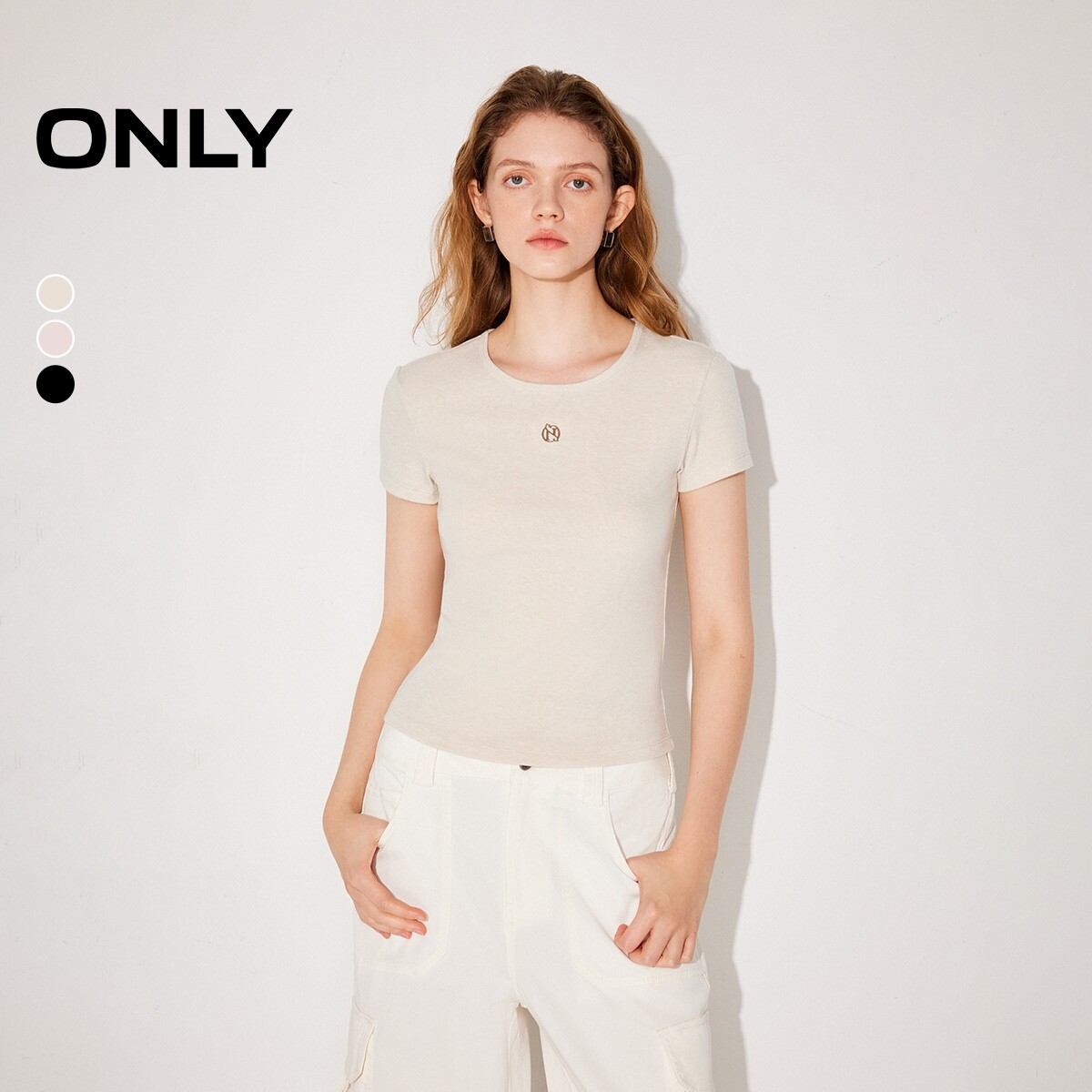 ONLY2026春季新款U型领口弹力百搭基础款刺绣正肩短袖上衣T恤女
