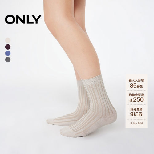 ONLY字母刺绣中筒袜子