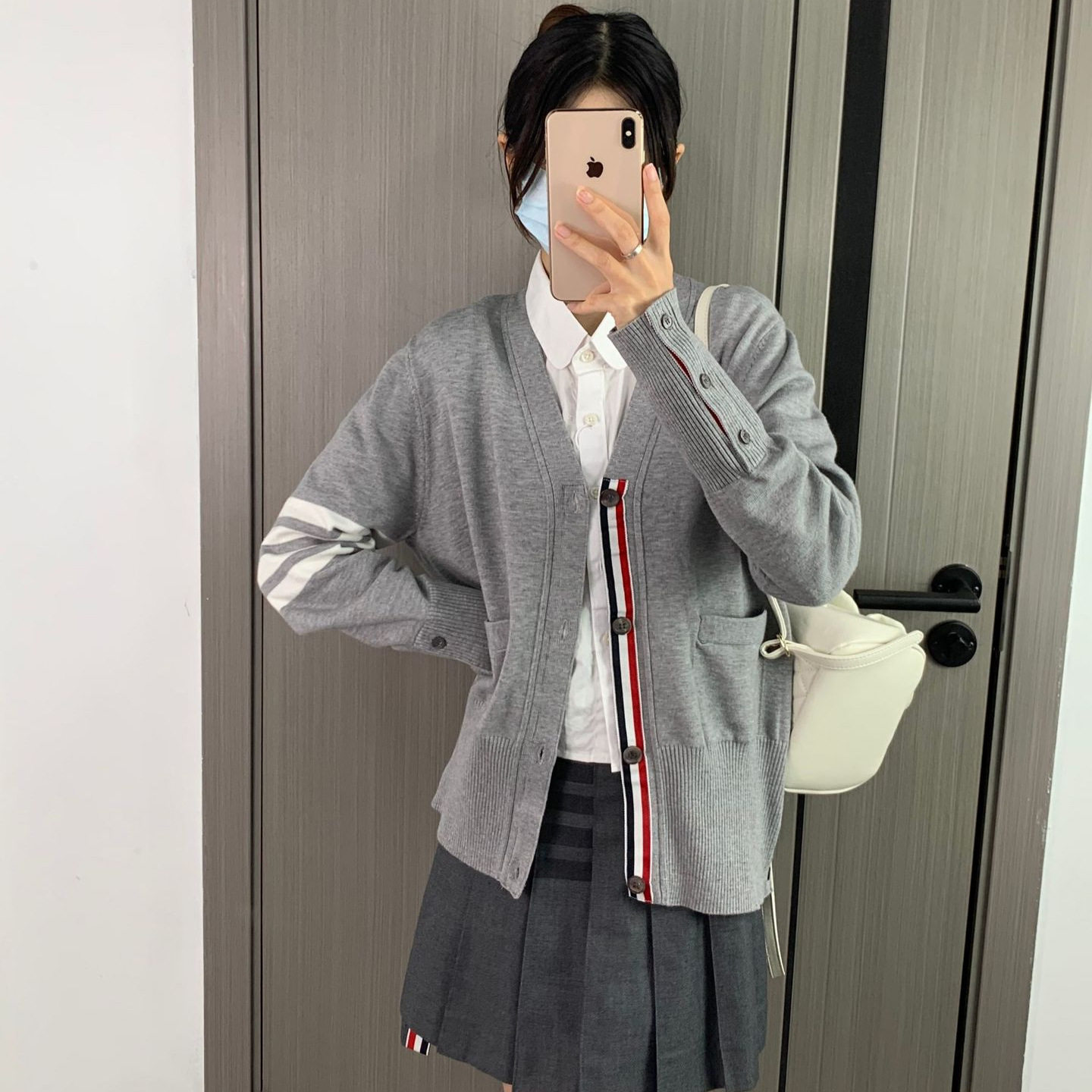 TB工厂直销高版本春秋季经典新款四杠条纹长袖V领女款毛衣外套