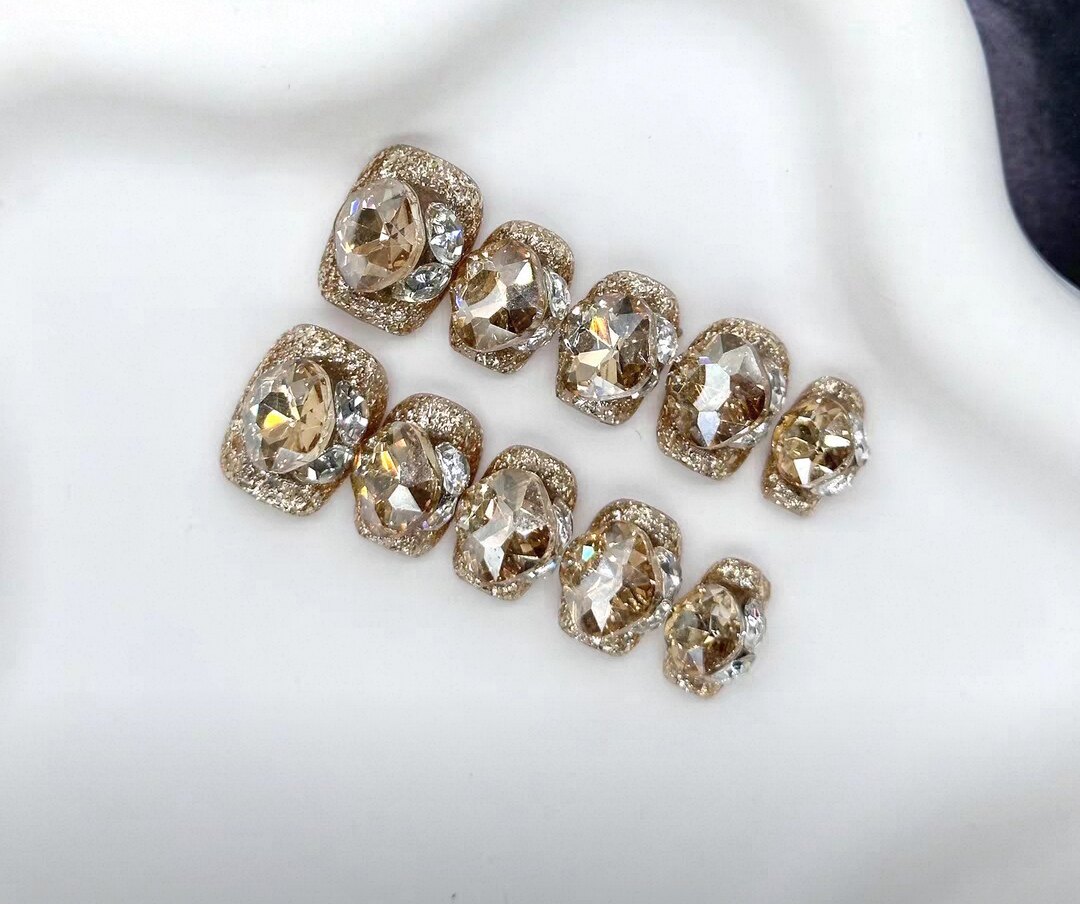 新款纯手工高品质光疗穿戴甲短款秋冬香槟亮钻美甲高级感新年款