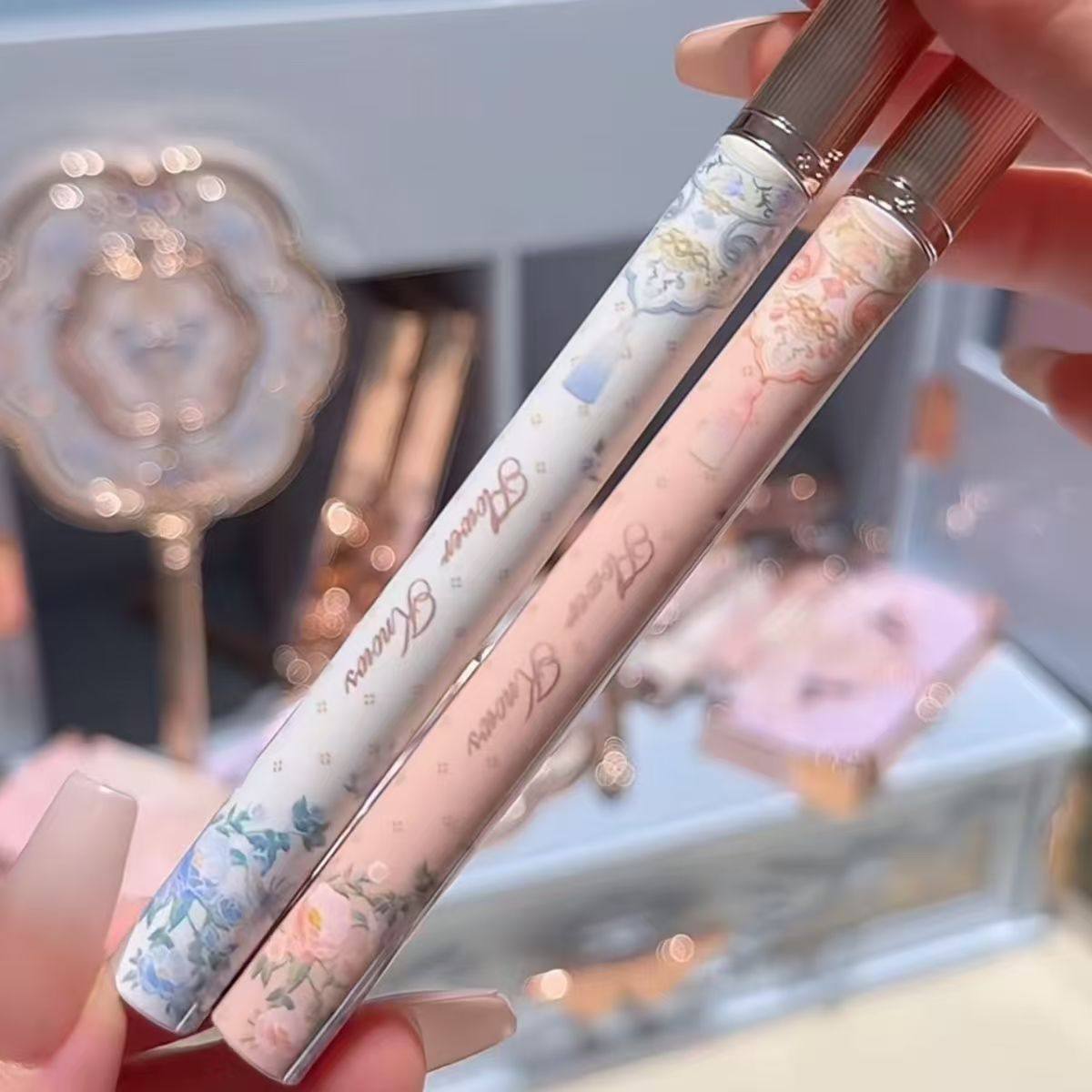 花知晓蝴蝶云肩眼线笔