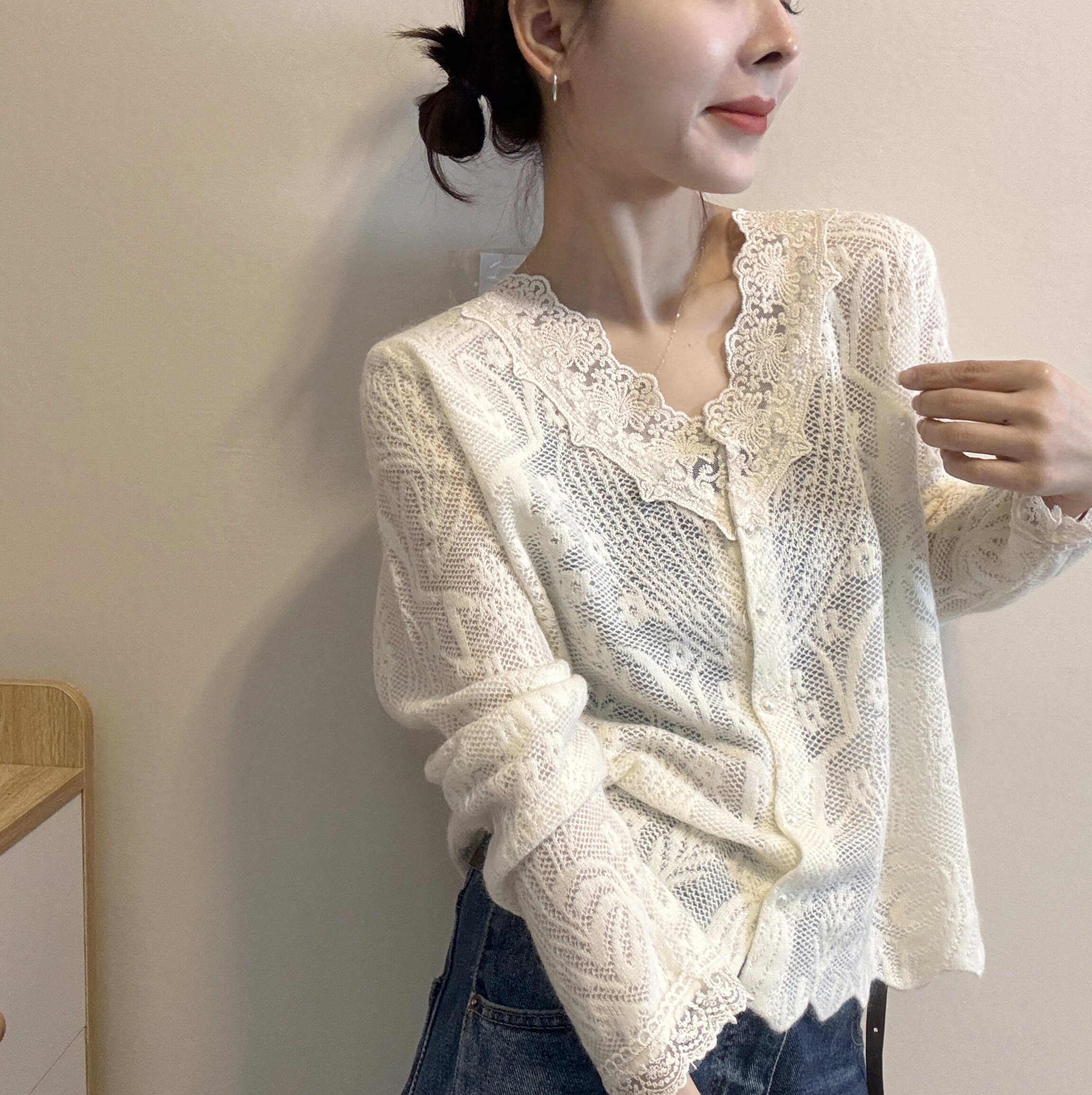 欧洲站2026秋季名媛风V领蕾丝花边排扣薄款韩式钩花针织衫开衫女