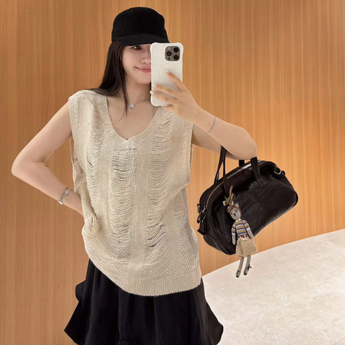 欧洲站2026夏季新款气质V领薄款做旧复古镂空米色针织背心上衣潮