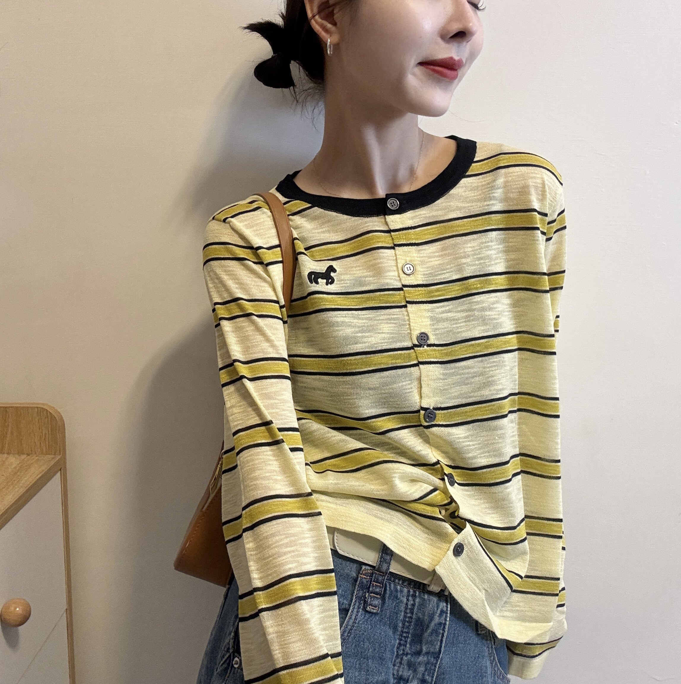 欧洲站2026春季薄款圆领精致小马刺绣单排扣撞色条纹冰丝针织开衫
