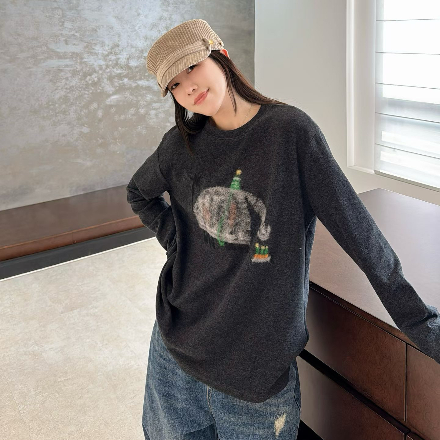 欧洲站2025冬季新款圆领创意涂鸦图案印花长袖宽松磨毛T恤上衣潮