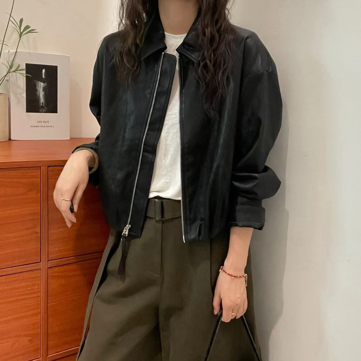 欧洲站2026秋季休闲POLO领飘带拉链短款皮衣机车风PU皮夹克外套女