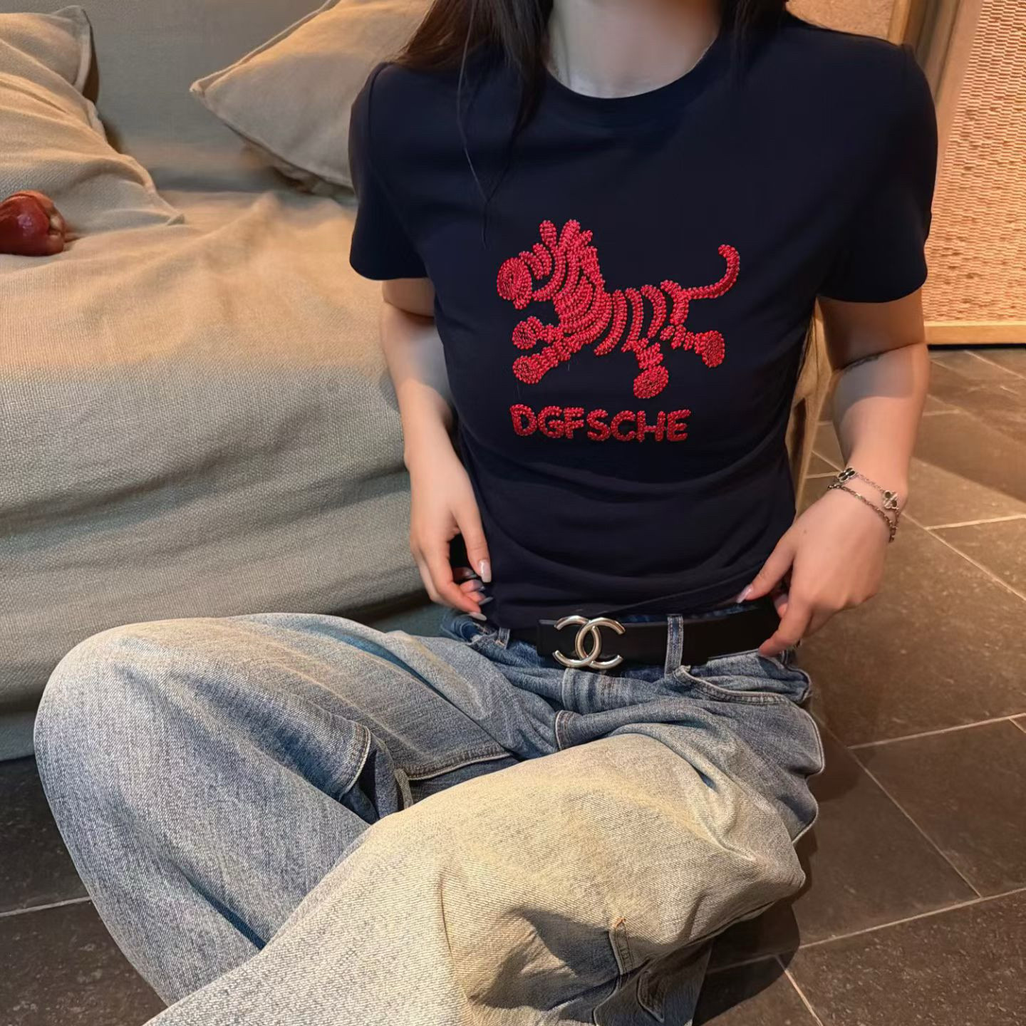 欧洲站2026春季欧货圆领红色字母小马刺绣修身短袖棉T恤上衣女潮