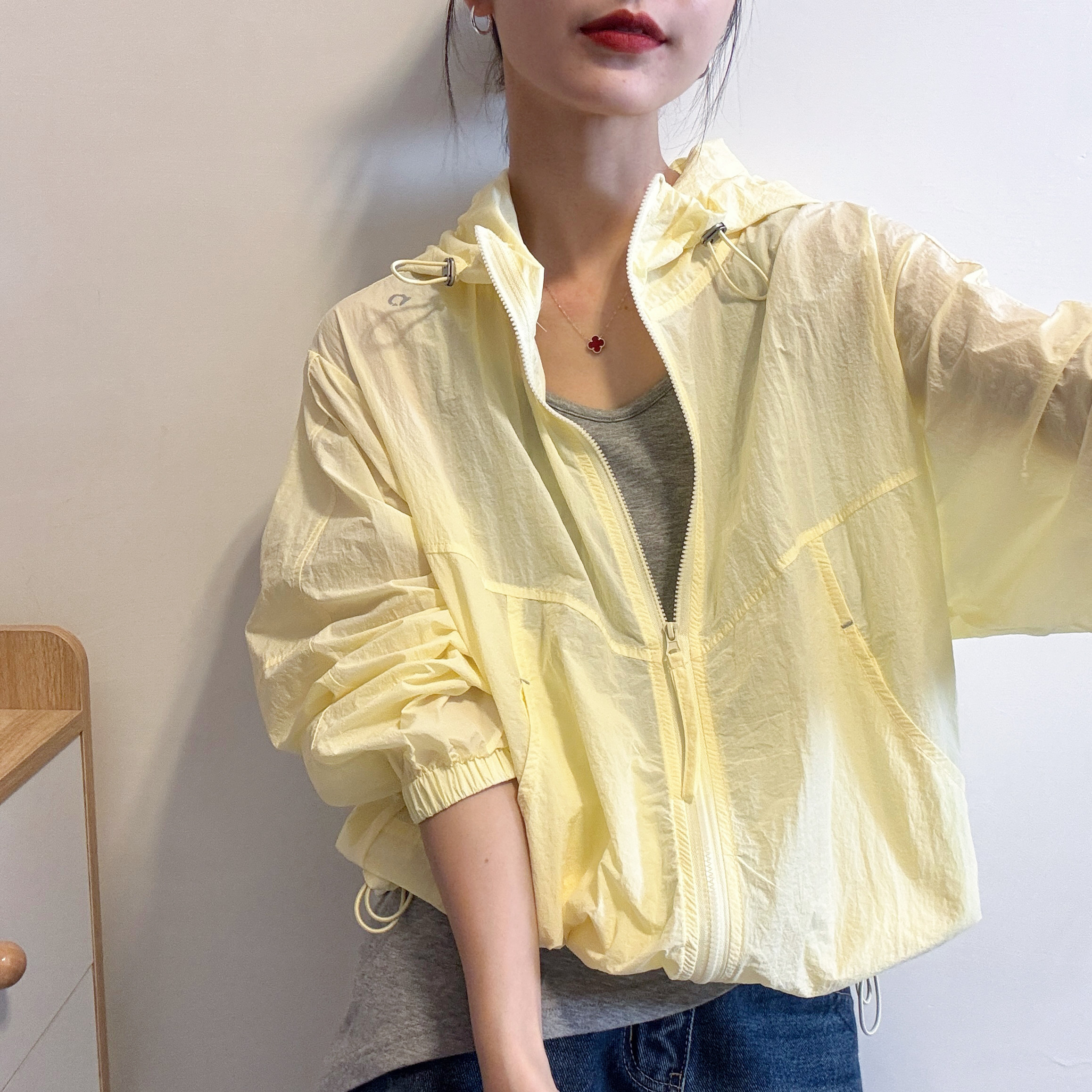 欧洲站2026夏季洋气抽绳连帽薄款拉链小标刺绣防晒衣休闲短外套女