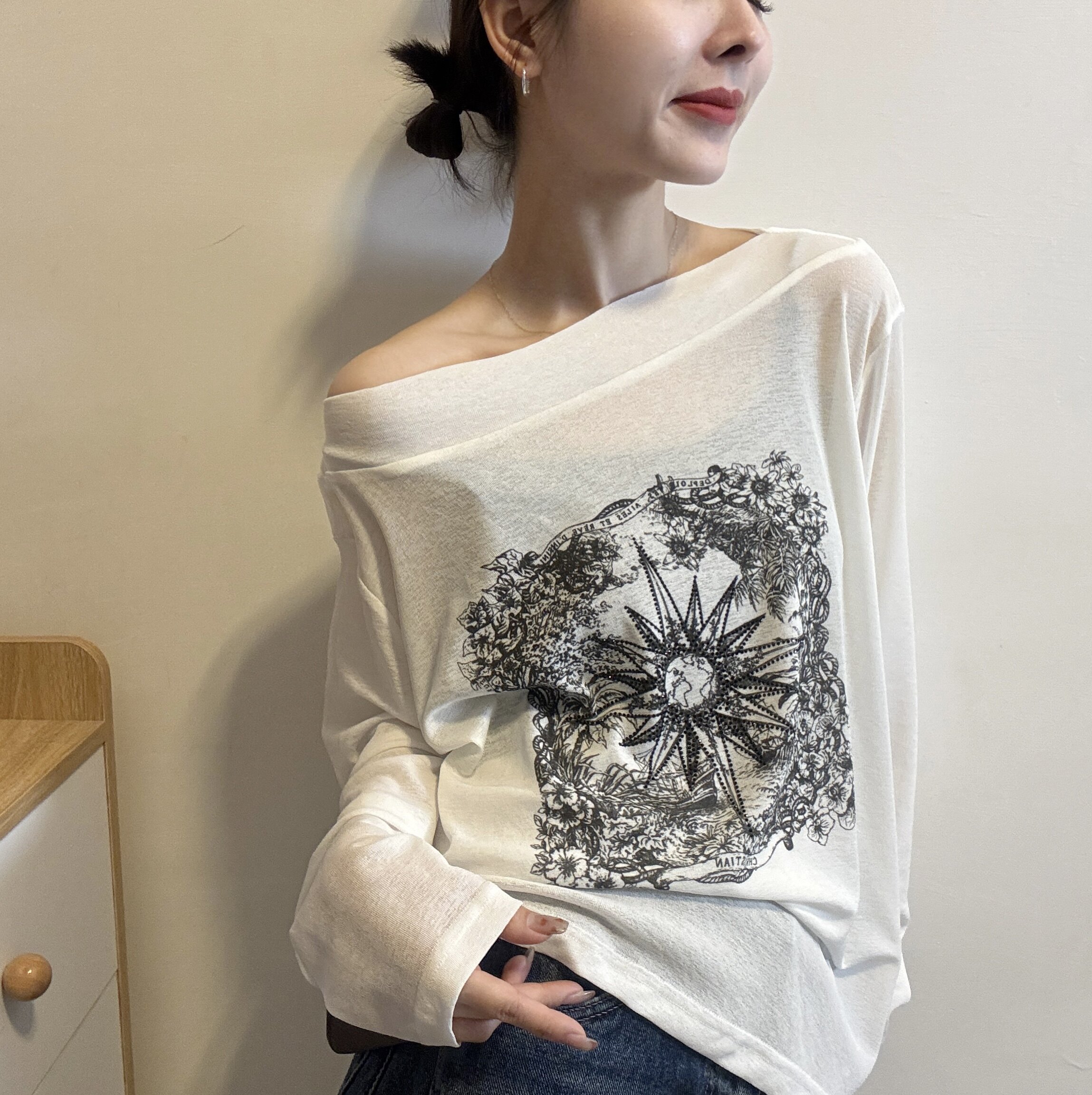 欧洲站2026夏季时尚露肩一字领复古图案印花薄款长袖防晒衫T恤女