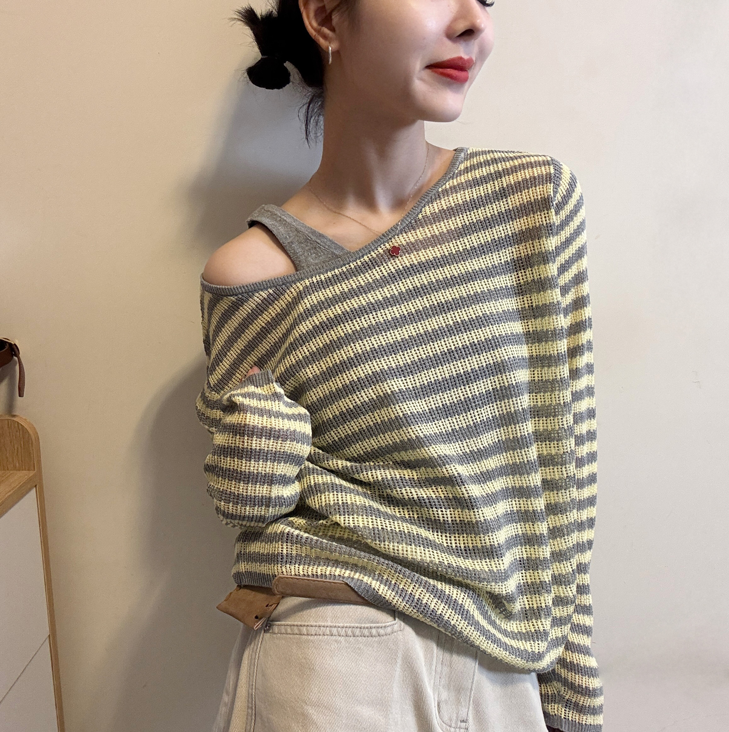 欧洲站2026春季韩系背心打底显瘦斜领露肩条纹针织衫两件套上衣潮