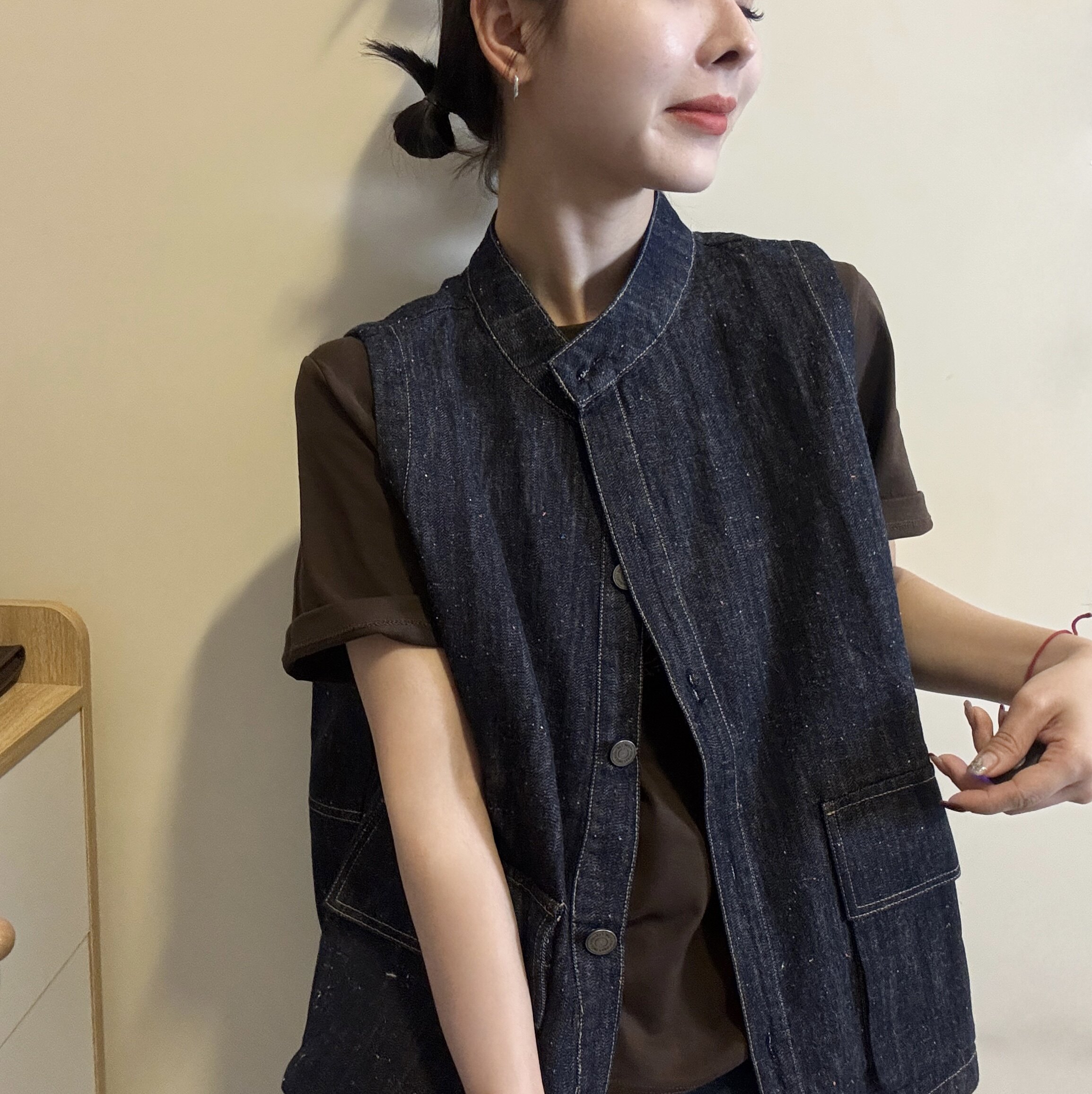 欧洲站2026春季新款小立领排扣大口袋雪花点工装深蓝牛仔马甲坎肩