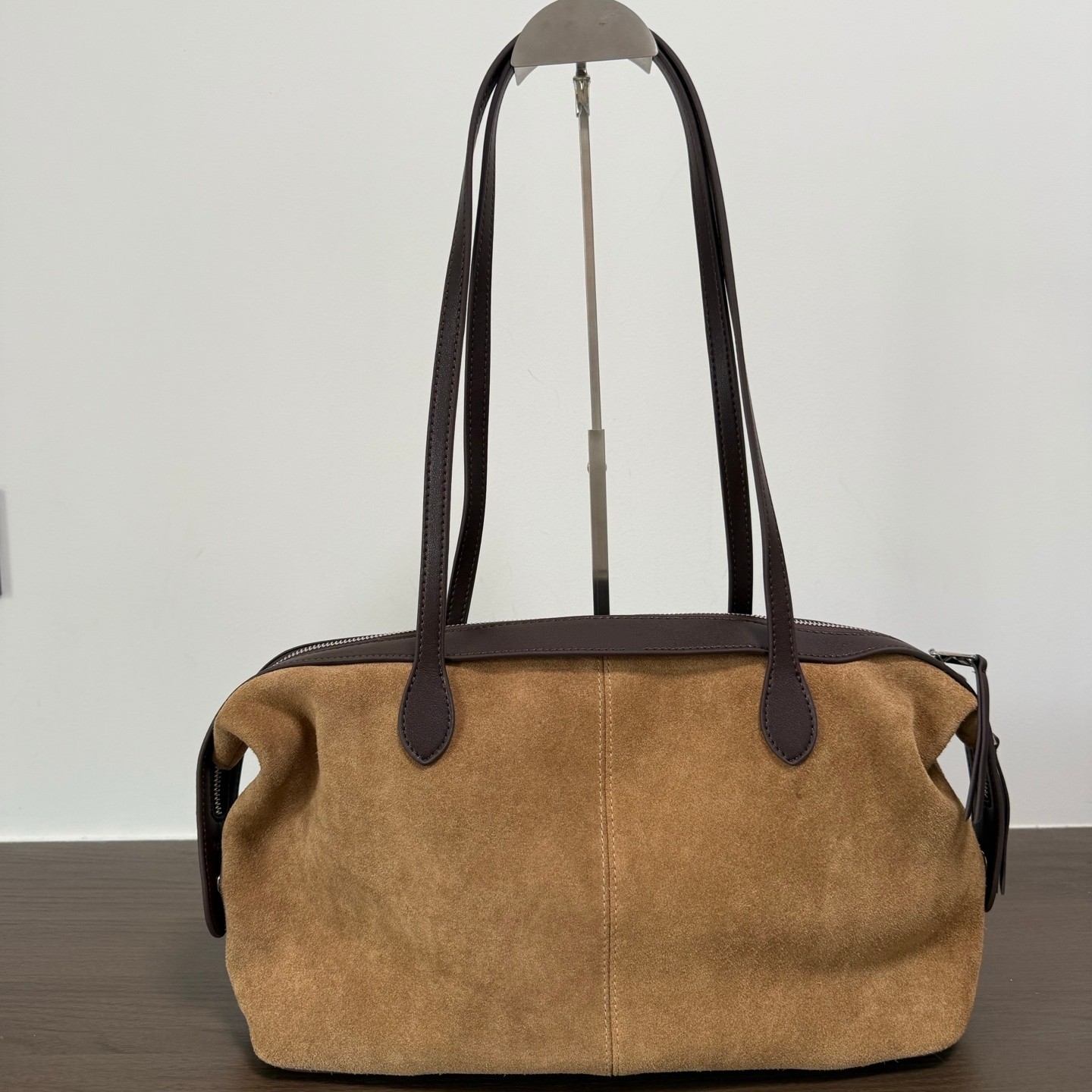 thumbnail for 2026 New Autumn/Winter Matte Cowhide Bowling Ball Single Shoulder Bag Large Capacity Commuter Boston Pillow Bag