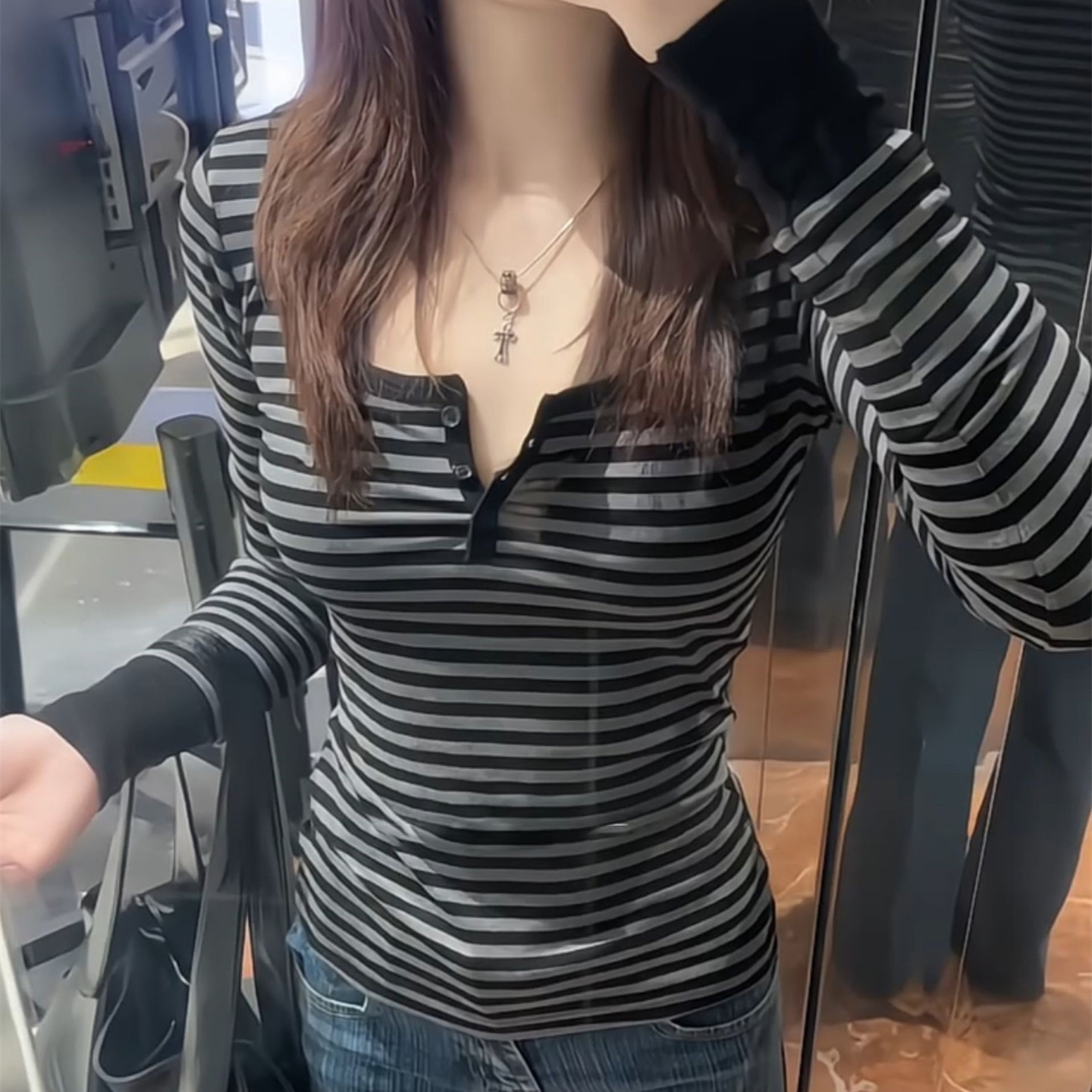 条纹大领口U领露锁骨长袖T恤女