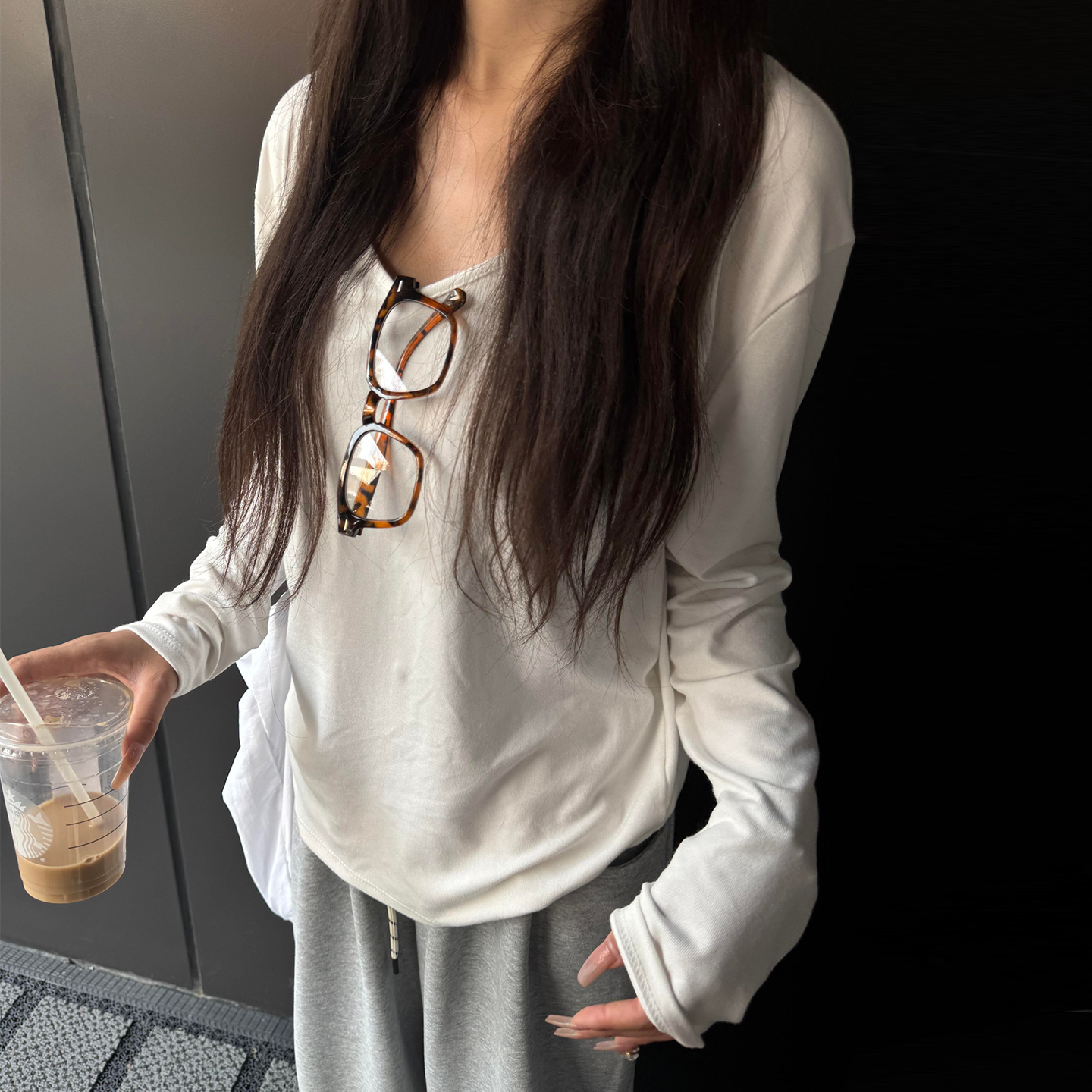 白色V领长袖T恤女秋冬季2025新款