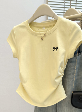 奶黄色圆领正肩短袖T恤女夏季修身韩版小个子短款蝴蝶结刺绣上衣