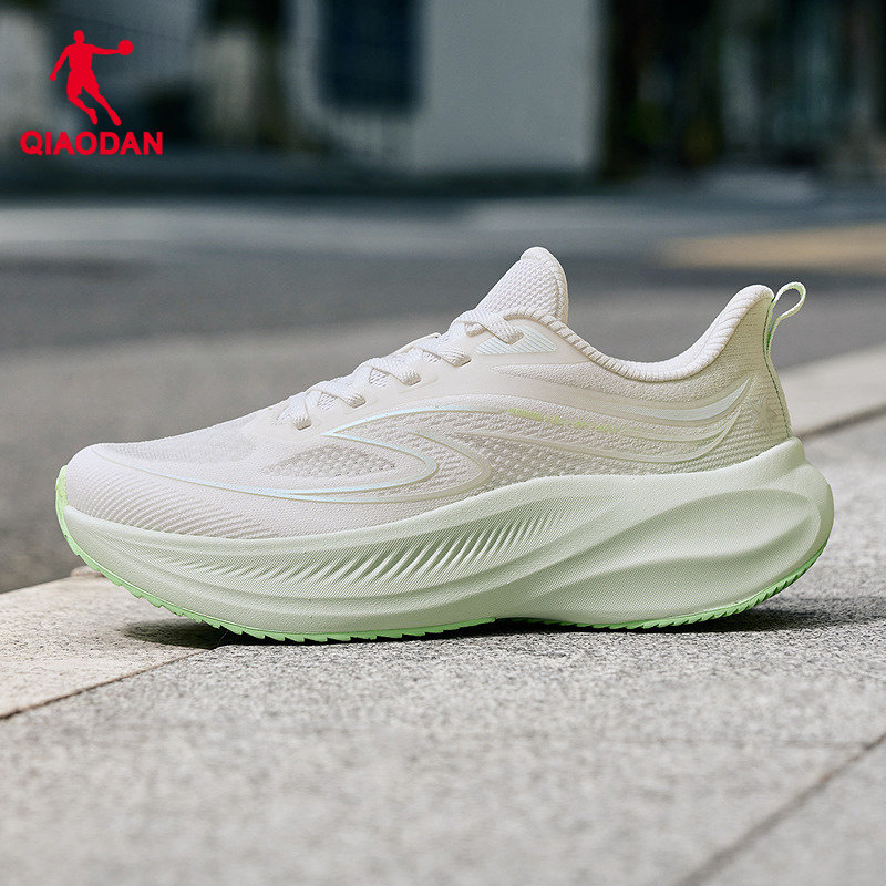 乔丹花朵跑步鞋运动鞋女减震轻便2026夏季网面透气厚底增高休闲鞋