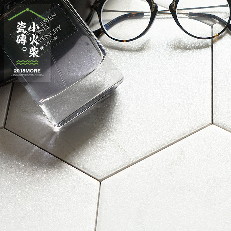 小火柴白色大理石爵士白六角砖厨房卫生间地砖防滑糖果釉面砖玄关