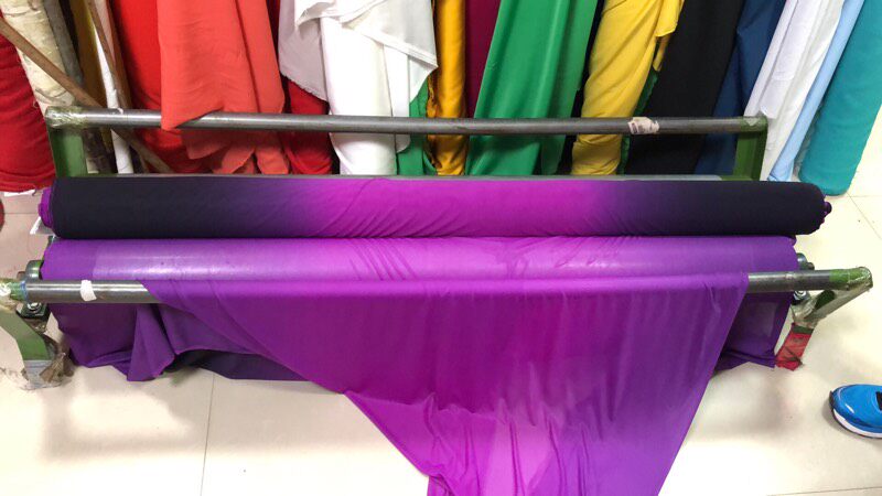 黑色渐变紫弹力氨纶布料黑色渐变紫 弹力网布料,渐变色布料定染